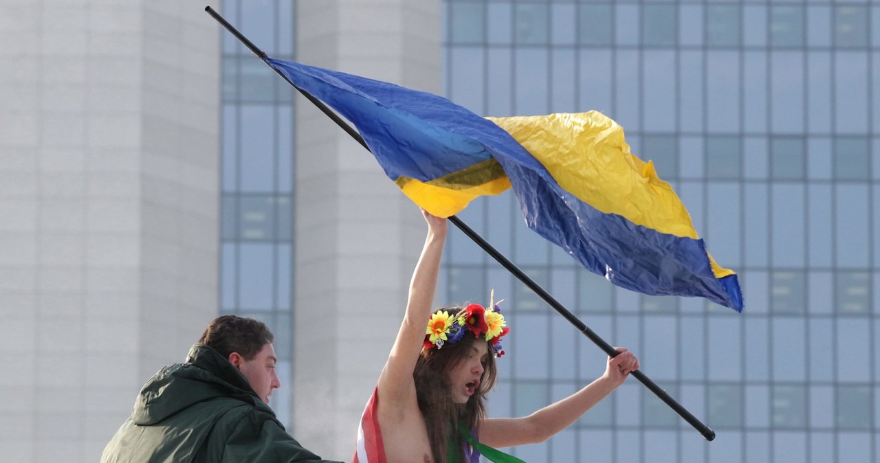 Nagimi piersiami w Gazprom. Działaczki "Femenu" w Rosji