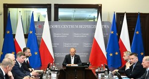 Nagła narada premiera z ministrami. W nocy Tusk rozmawiał z Nawrockim