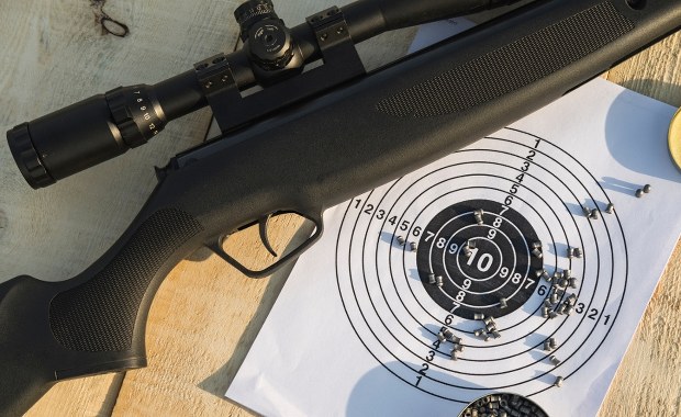 Nagle zaczął strzelać do ludzi w centrum Kielc. Był tak pijany, że nie trafiał