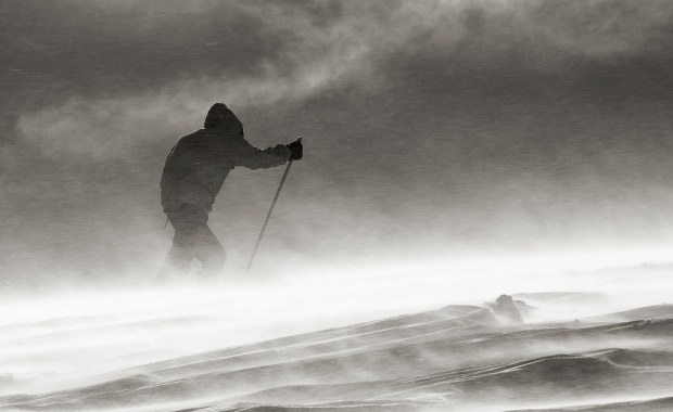 Nagłe załamanie pogody. Interwencje strażaków, zaginiony turysta i zagrożenie lawinowe