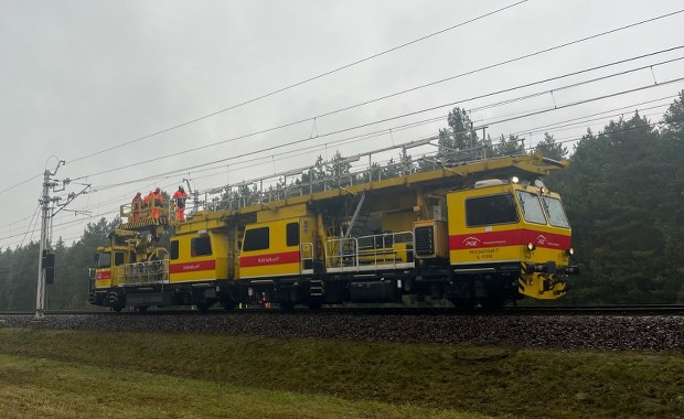 Nagłe zatrzymanie pociągu. Ktoś przymocował do torów blaszkę