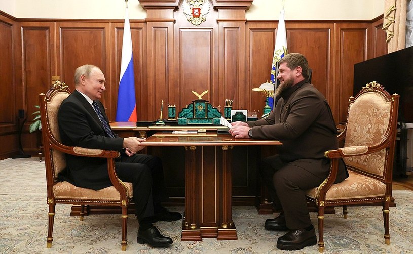 Nagranie ze spotkania Władimira Putina z Ramzanem Kadyrowem natychmiast zainteresowało zachodnich ekspertów, którzy analizują stan zdrowia prezydenta Rosji / zdjęcie:  kremlin.ru /domena publiczna