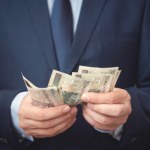 Nagroda jubileuszowa. Kto może otrzymać, jak ją obliczyć?