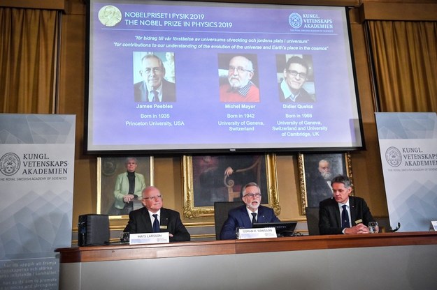 Nagroda Nobla z fizyki dla Jamesa Peeblesa oraz Michela Mayora i Didiera Quelozy /Claudio Bresciani    /PAP/EPA