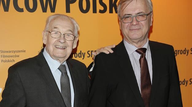 Nagrodę Specjalną SFP Andrzej Wajda otrzymał z rąk Jacka Bromskiego / fot. Podlewski /AKPA