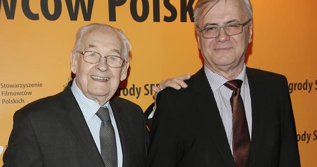 Nagrodę Specjalną SFP Andrzej Wajda otrzymał z rąk Jacka Bromskiego / fot. Podlewski /AKPA