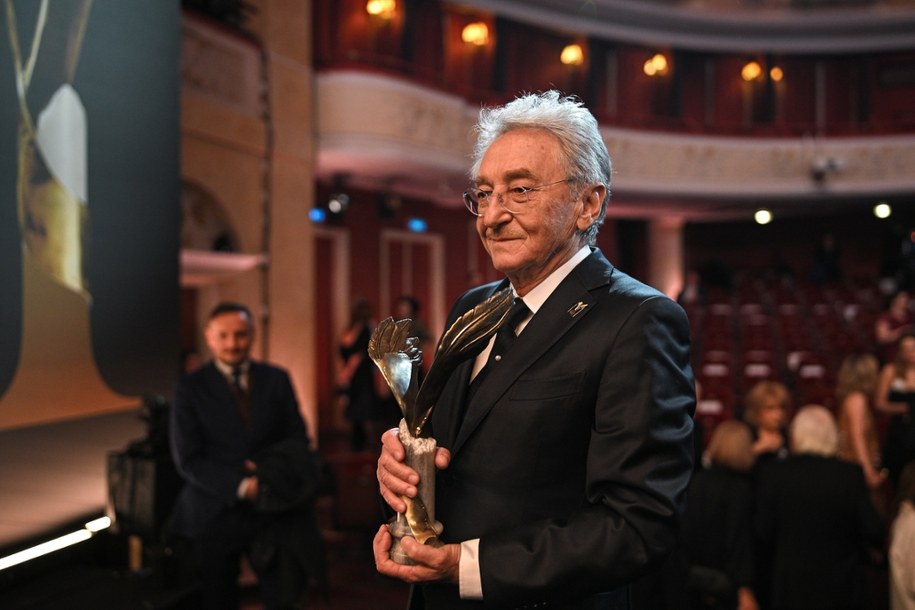 Nagrodzony za Osiągnięcia Życia scenograf Allan Starski na gali tegorocznych Polskich Nagród Filmowych Orły /Marcin Obara /PAP