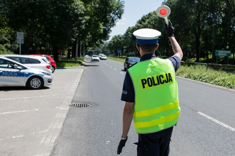 Nagrywając policjanta podczas kontroli drogowej, trzeba uważać na słowa. /Agencja FORUM