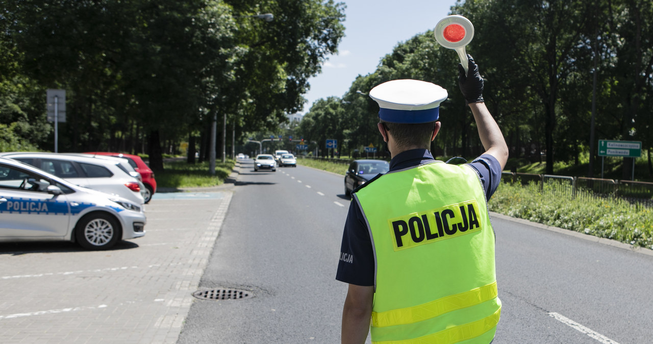 Nagrywając policjanta podczas kontroli drogowej, trzeba uważać na słowa. /Agencja FORUM