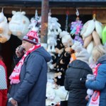 Najazd turystów na Zakopane. Policja: Niektórych nietrzeźwych trzeba było zbierać wprost z ulicy