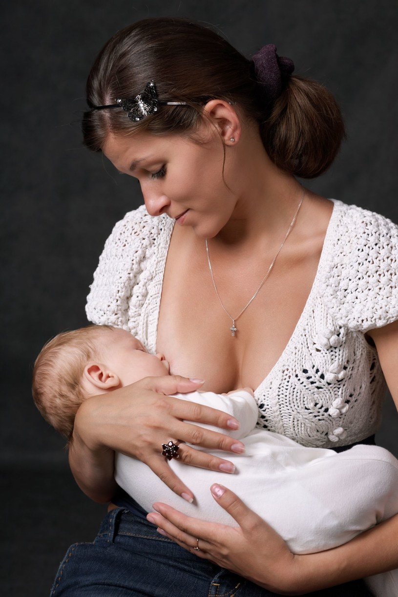 голая женщина кормит грудью ребенка фото фото 49