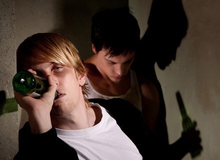 Najbardziej odporne na pokusę przedawkowania alkoholu są nastolatki /&copy; Panthermedia