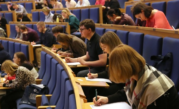 Najbardziej opłacalne kierunki studiów w Polsce. Gdzie zarabia się najwięcej?