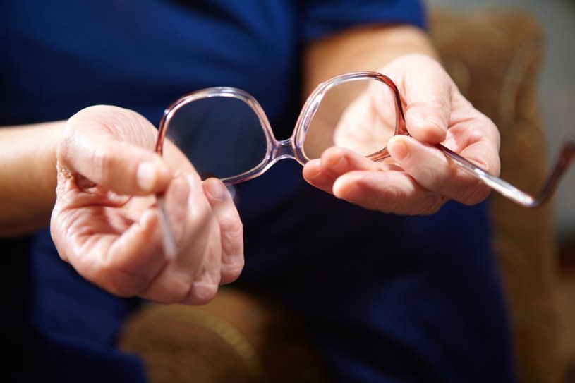 Najbardziej podstawową metodą leczenia zeza jest leczenie za pomocą prawidłowo dobranej korekcji okularowej /123RF/PICSEL