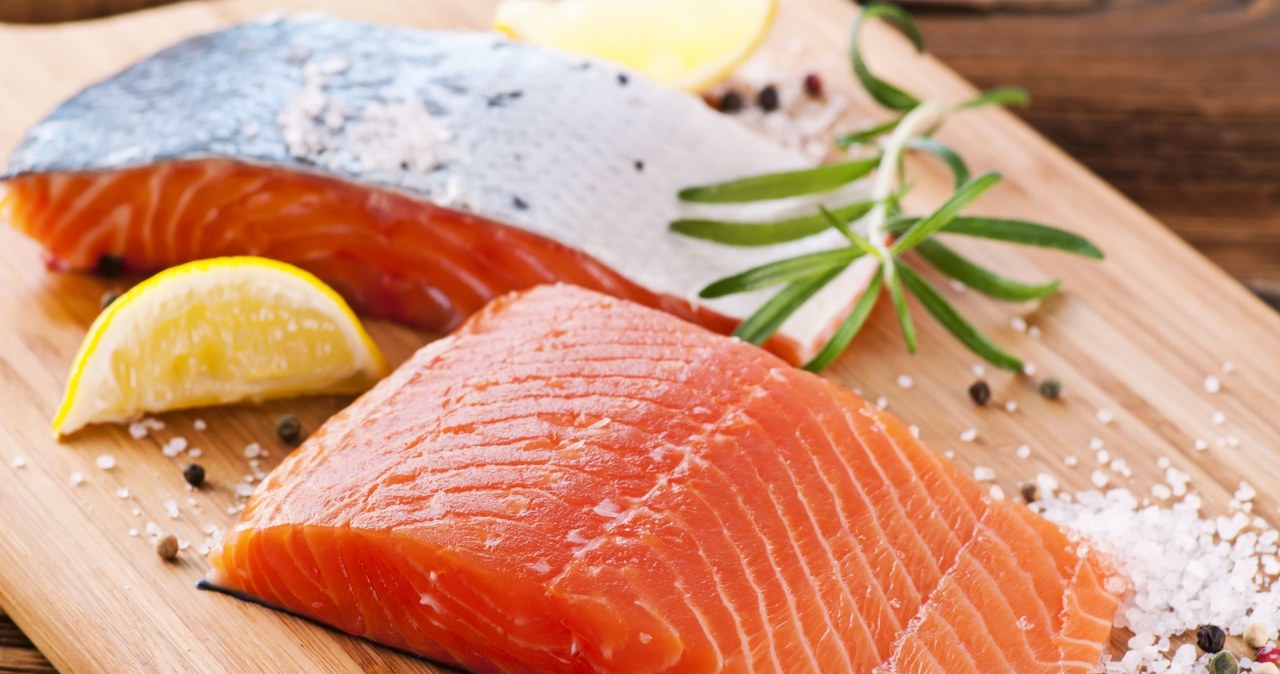 Najbardziej polecane są tłuste ryby morskie zawierające najwięcej kwasów omega 3 /123RF/PICSEL