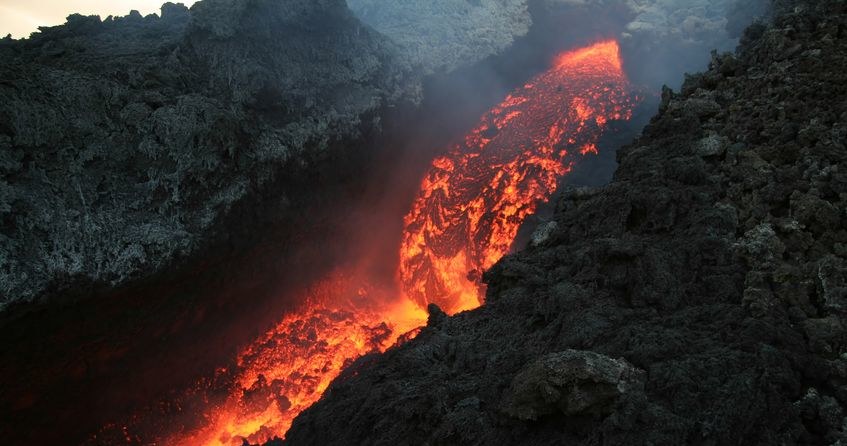 Najbardziej prawdopodobna wersja mówi, że zagładę permską wywołała gigantyczna aktywność wulkaniczna. /123RF/PICSEL