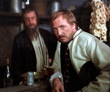 Najbardziej zapadł widzom w pamięć jako Antek Boryna w serialu "Chłopi" (1973), zrealizowanej przez Jana Rybkowskiego ekranizacji powieści Władysława Reymonta.

- Czasem śmieję się, że Antek Boryna z "Chłopów" dał mi więcej sławy niż wszystkie romantyczne kreacje w teatrze. Ale dzięki temu serialowi udało mi się kupić skromny, drewniany domek w okolicach Pułtuska. Dziś buszują w nim wnuki, dając mi wiele radości -Gogolewski mówił w rozmowie z "Tele Tygodniem".

 