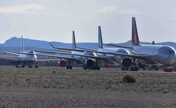 Najbardziej zapomniane lotnisko Europy znowu oblężone. Co się dzieje?