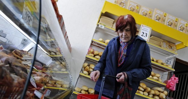 Najbardziej zdrożeją m.in. soki, nabiał i mocne alkohole /AFP