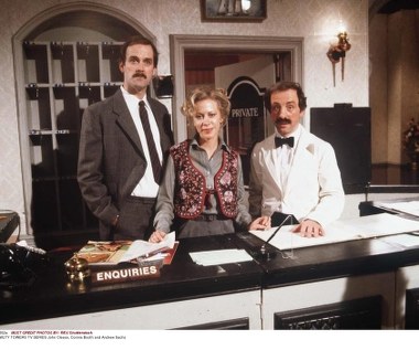 Najbardziej znany była jego rola nierozgarniętego, hiszpańskiego kelnera Manuela w komediowym serialu "Hotel Zacisze", w którym występował w latach 1975-1979. Przypomnijmy, że brytyjski sitcom stworzył John Cleesse - jeden z członków grupy Monty Pythona.