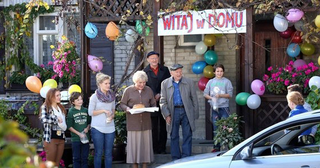 Najbliżsi Ewy przygotowali jej wzruszające powitanie. Łzom szczęścia i przytulaniom nie będzie końca! /www.mjakmilosc.tvp.pl/