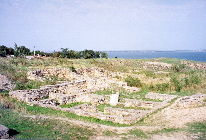 Najbliższą do Chersonia pozostałość Rzymian stanowią ruiny miasta Olbia, które znajdują się w rejonie mikołajewskim. Założone pierwotnie przez Greków, było miejscem stacjonowania rzymskich oddziałów, które próbowało odbudować miasto do jego upadku w IV wieku