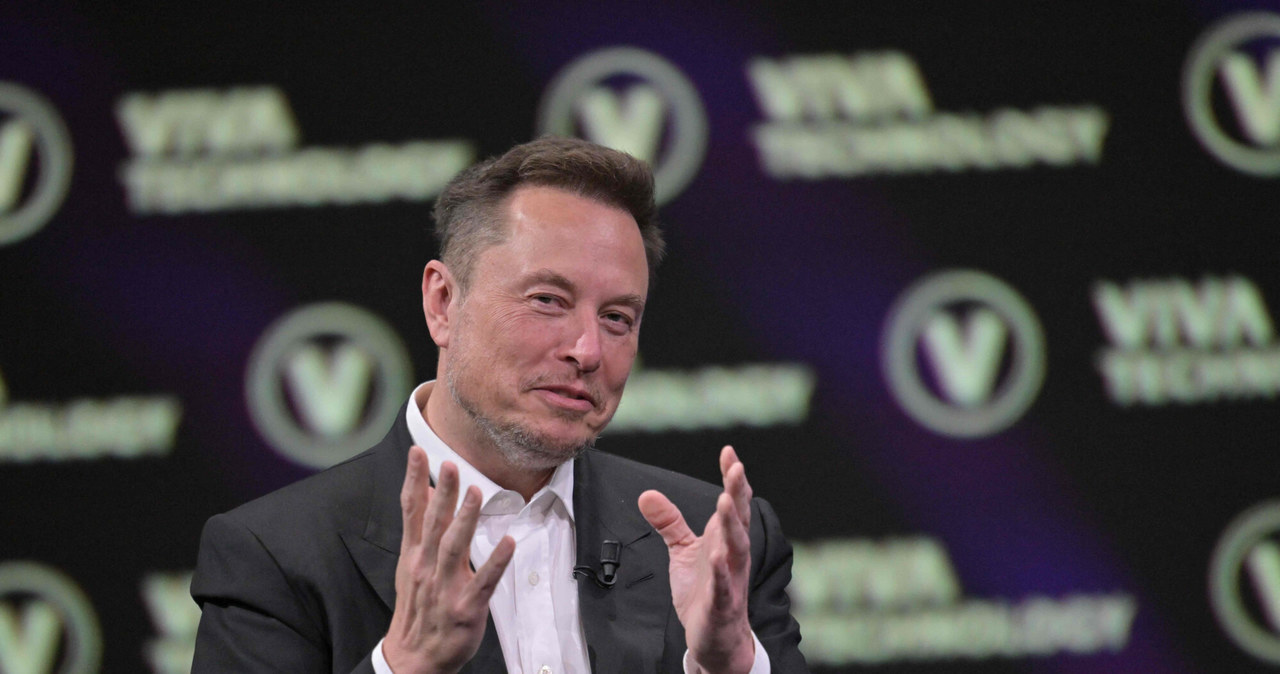 Najbogatsi ludzie świata. Zdecydowanym liderem jest Elon Musk, którego Tesla angażuje się w prace nad sztuczną inteligencją /ALAIN JOCARD / AFP /East News