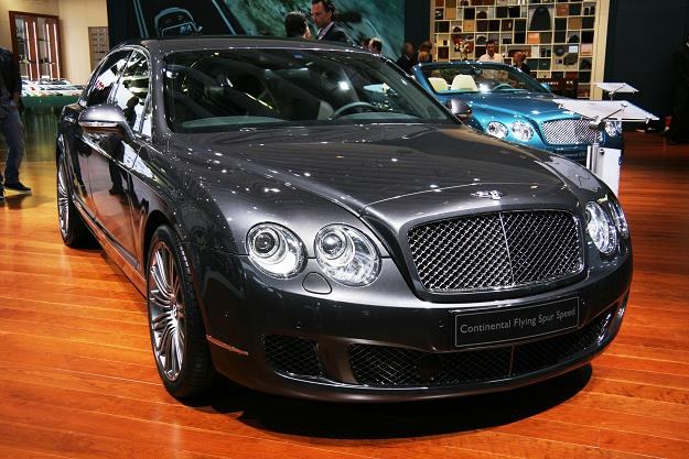 Najbogatsi Polacy kupują luksusowe samochody (na zdjęciu Bentley) /&copy;123RF/PICSEL