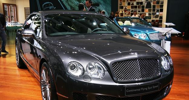 Najbogatsi Polacy kupują luksusowe samochody (na zdjęciu Bentley) /&copy;123RF/PICSEL