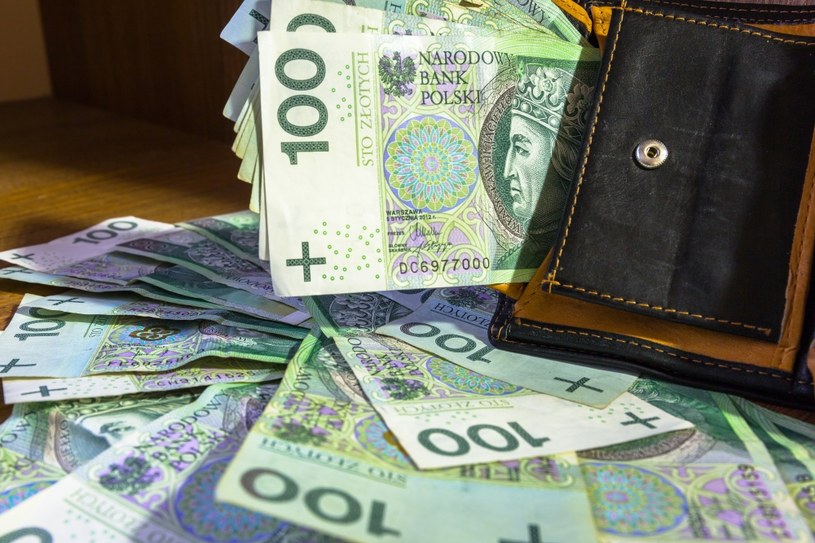 Najczęściej wypłacane wynagrodzenie w Polsce to 1800 zł "na rękę" /123RF/PICSEL