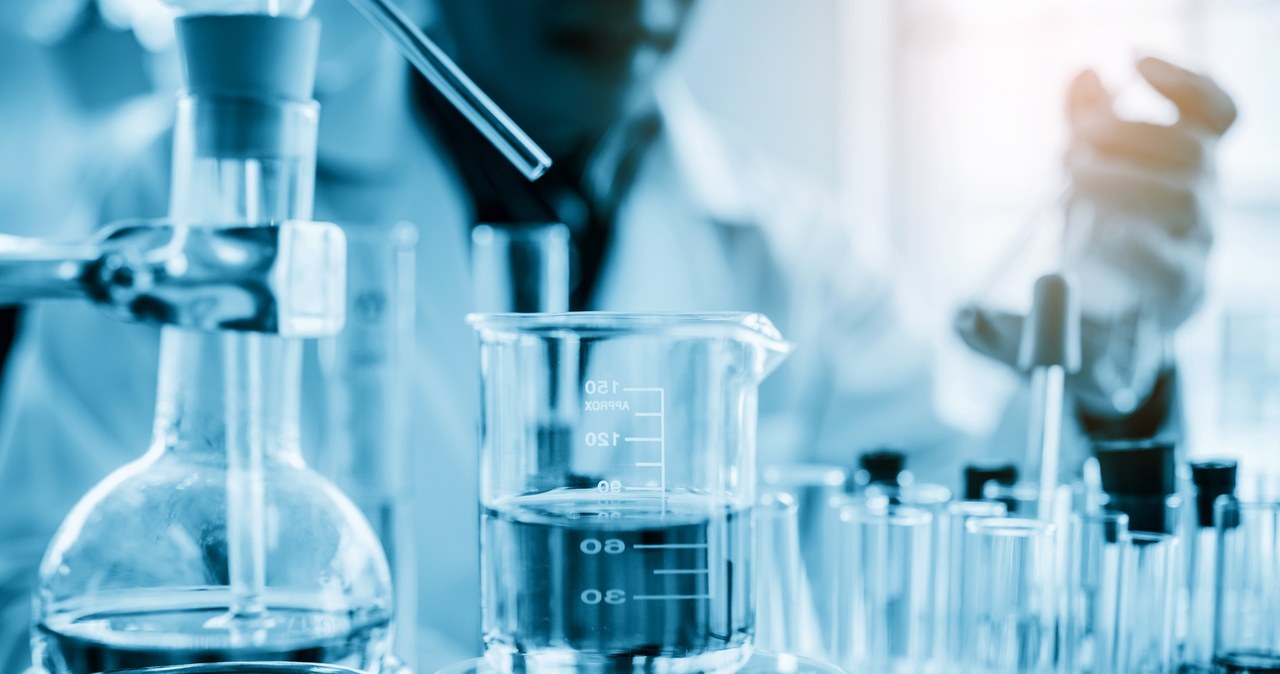 Najdłużej trwający eksperyment laboratoryjny na świecie wpisano do Księgi Rekordów Guinnessa /123RF/PICSEL
