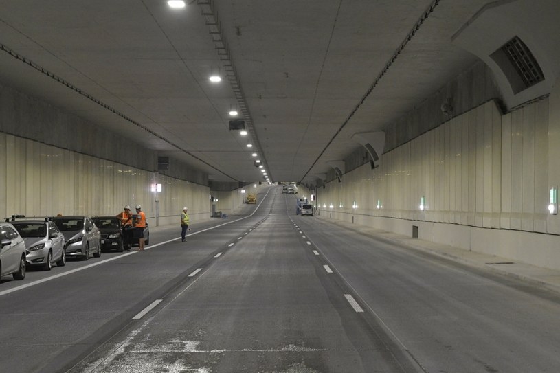 Najdłuższy drogowy tunel w Polsce to tunel pod Ursynem w ciągu południowej obwodnicy Warszawy /MAREK KUDELSKI/AGENCJA SE /East News