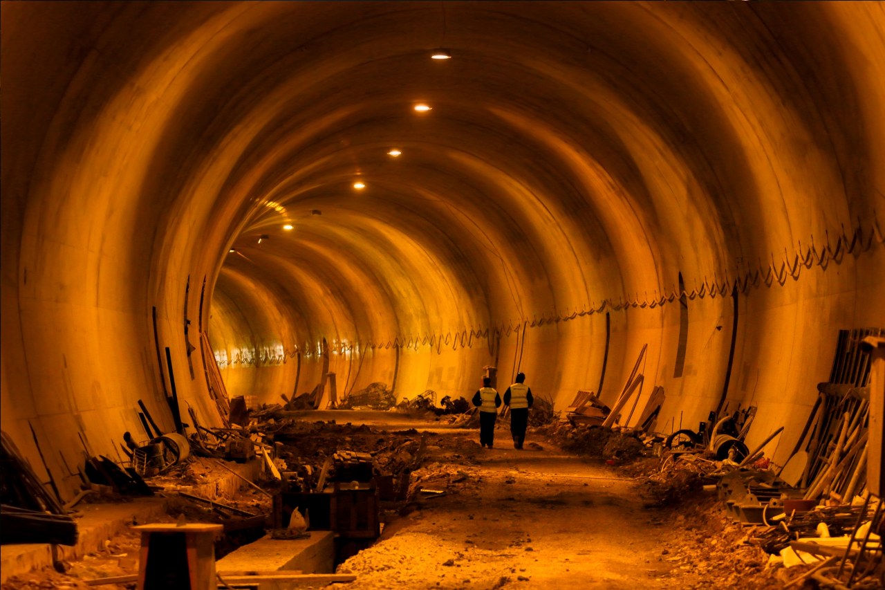 Najdłuższy podmorski tunel świata. 8-godzinną podróż skróci do 40 minut