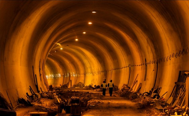 Najdłuższy podmorski tunel świata. 8-godzinną podróż skróci do 40 minut