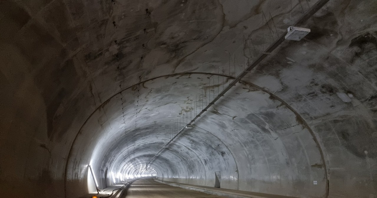 Najdłuższy tunel pozamiejski w Polsce otwarty. Droga S3 oddana kierowcom. /GDDKiA /materiały prasowe