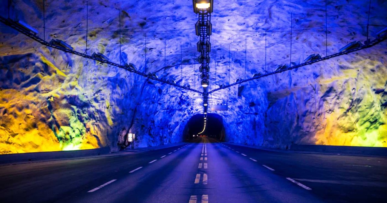 Najdłuższy tunel świata znajduje się w Norwegii i ma 24,5 km /123RF/PICSEL