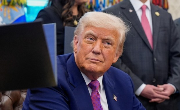 "Najdroższy dar" w historii USA. Trump reaguje 