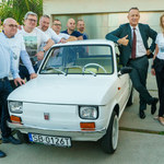 Najdroższy Fiat 126p w historii? Tom Hanks sprzedał Malucha za 370 000 zł 