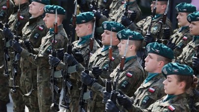 Najdziwniejsza decyzja w historii polskiej armii? Żołnierze mieli oglądać TVP