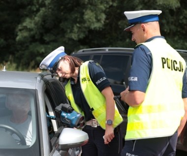 Najdziwniejsze mandaty dla kierowców. Za brudną szybę to tylko początek