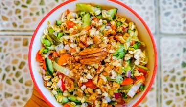 Najesz się do syta i zadbasz i figurę. Przepis na tę sałatkę warto znać