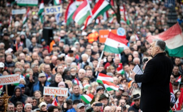 "Najeźdźcy z obcych cywilizacji" w Europie, opozycja to "robactwo". Orban w formie?