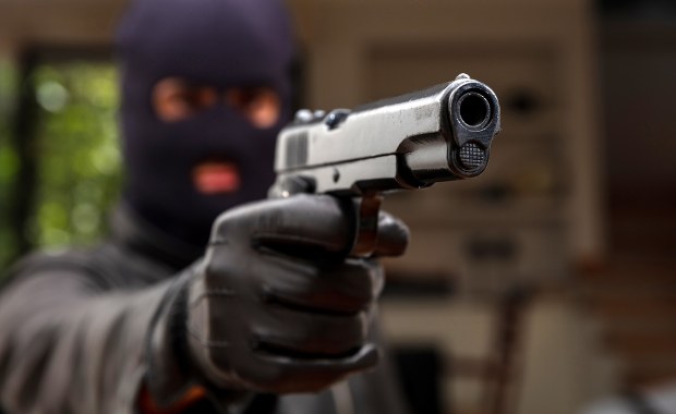 "Najgłupszy napad roku". Właściciel sklepu przechytrzył złodzieja