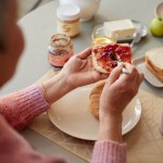 seniorzy Najgorsze nawyki żywieniowe seniorów. Jelita szybko je odczuwają