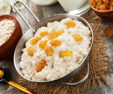 Najgorszy dodatek do owsianki. Zamiast wspierać zdrowie, podnosi cukier