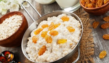 Najgorszy dodatek do owsianki. Zamiast wspierać zdrowie, podnosi cukier