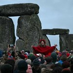 ​Najkrótszy dzień roku. Tysiące osób świętowało w Stonehenge