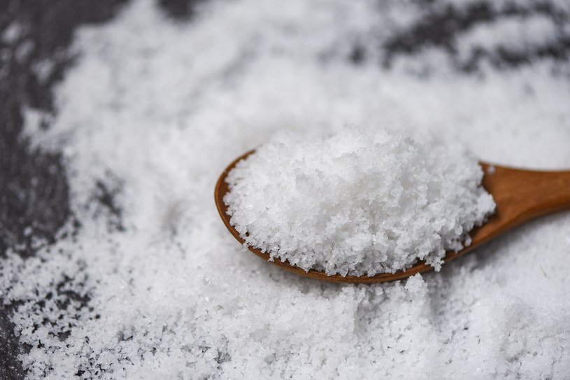 Najlepiej wybierać sól zwierającą prozdrowotny jodek potasu /123RF/PICSEL
