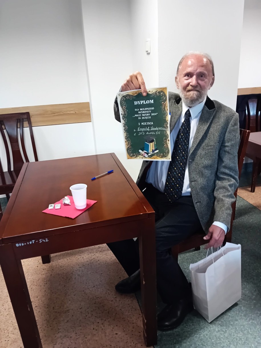 Najlepiej z egzaminem dojrzałości poradził sobie pan Krzysztof /DPS przy ul. Rudzkiej w Łodzi /Materiały prasowe