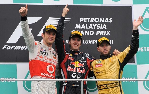 Najlepsi kierowcy GP Malezji: Jenson Button (z lewej), Sebastian Vettel i Nick Heidfeld (z prawej) /AFP